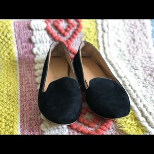 Loafer, round toe, slip on.